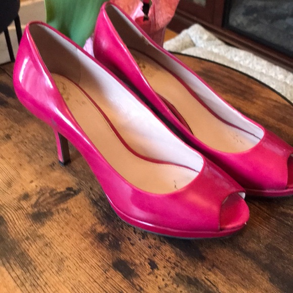 Two by Vince Camuto Shoes - 💗👠Sassy pink heels size 8.5. So adorable.